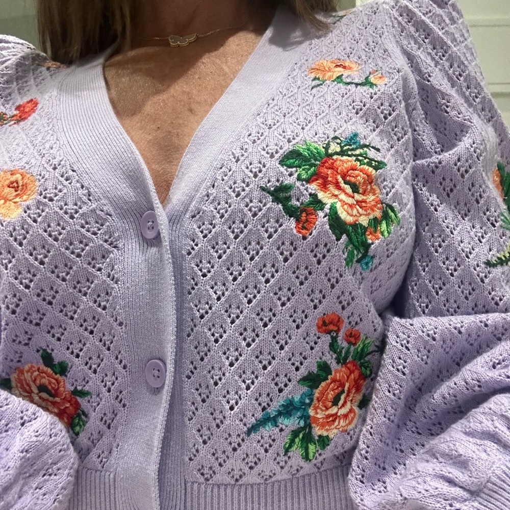 Alice + Olivia Lavender Floral Embroidered Cropped Cardigan - Picture 4 of 4